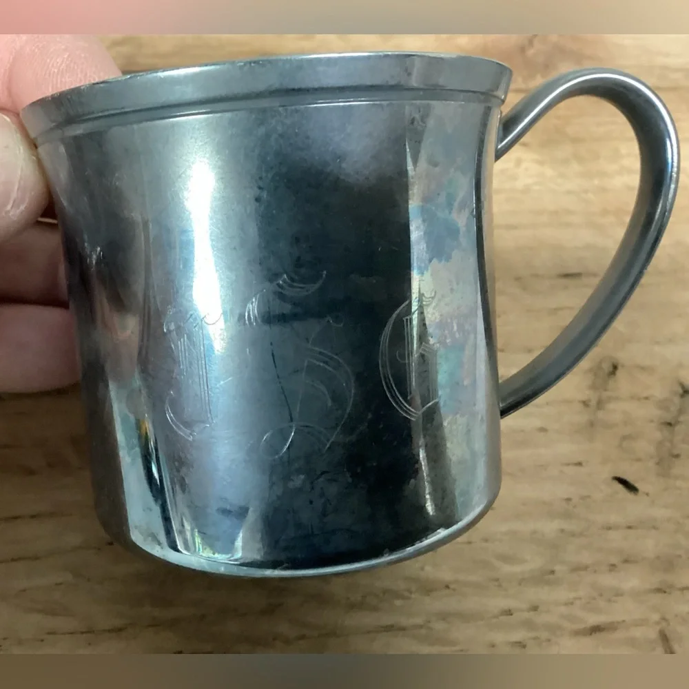 ⚫️ Vintage - Silver Plate Baby’s - Toddlers Cup with Cute Bear Design on base